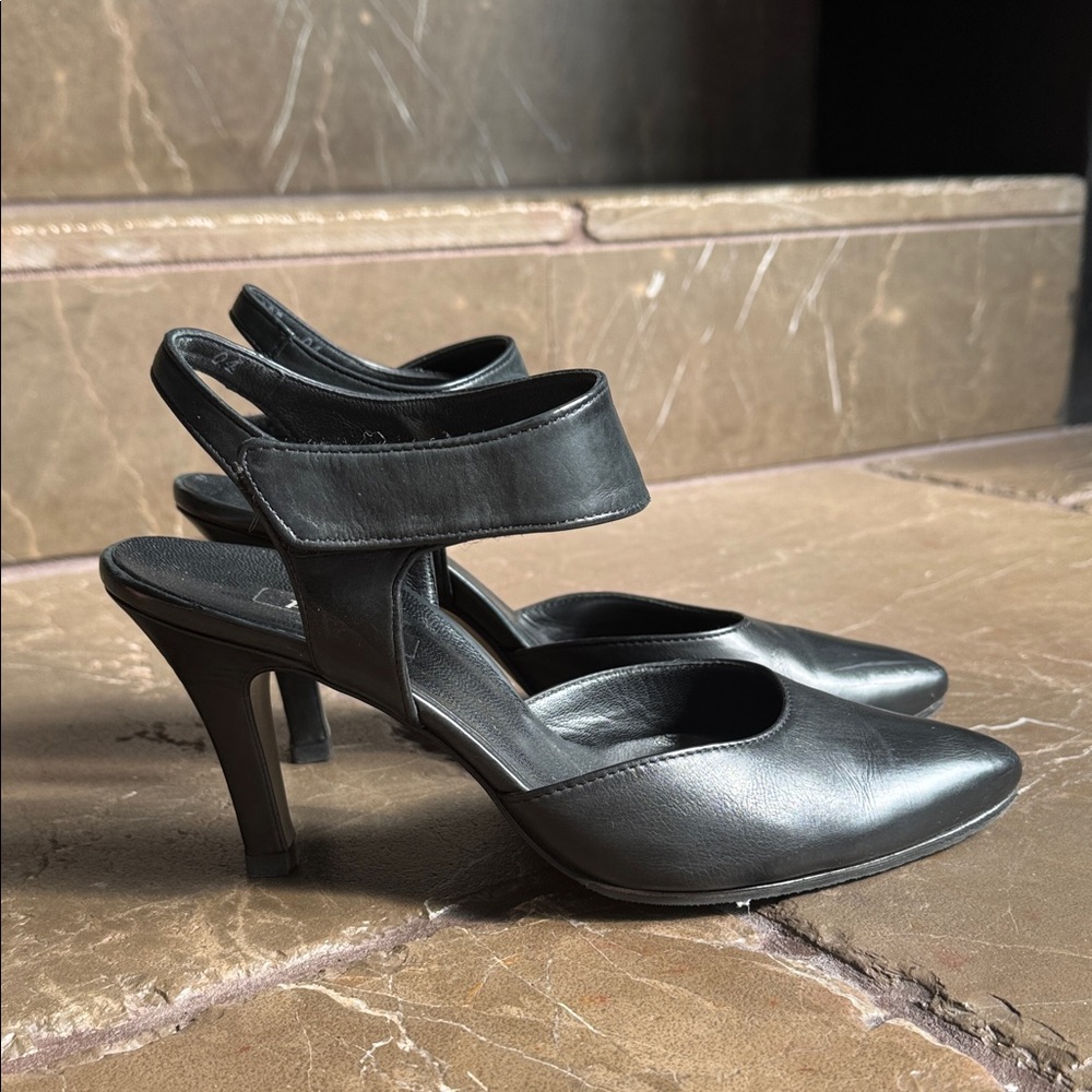 Paul Green Black Leather Slingback Heels